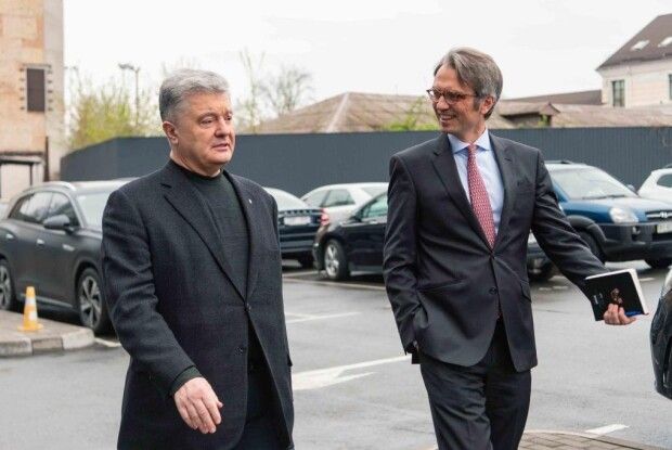 Порошенко під час зустрічі з Послом Швеції закликав Стокгольм збільшити постачання зброї для ЗСУ