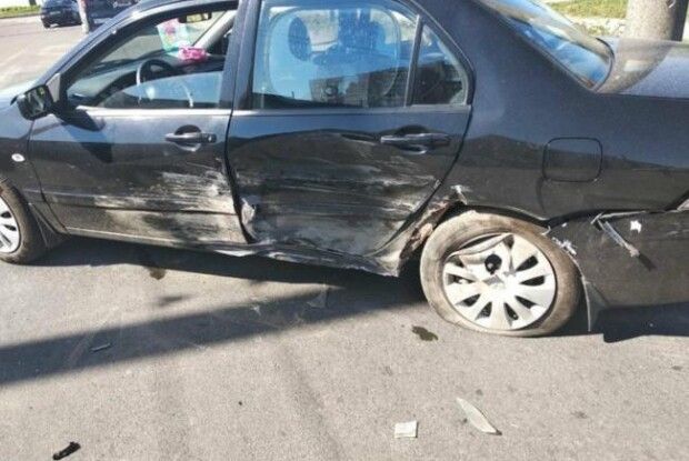 У Рівному зіткнулися три автівки