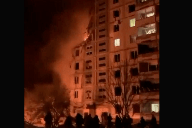 Чорна п’ятниця для України: російська ракета зруйнувала в Умані 9-поверхівку 