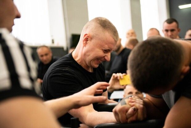 У поліції Рівненщини визначили переможців змагань із армрестлінгу