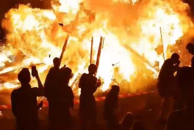 Під час святкування Купала вибухнули каністри з бензином, є постраждалі (Відео моменту)
