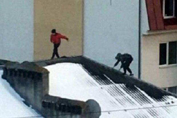 Чи не ваші діти затіяли на даху багатоповерхівки екстремальні ігри?