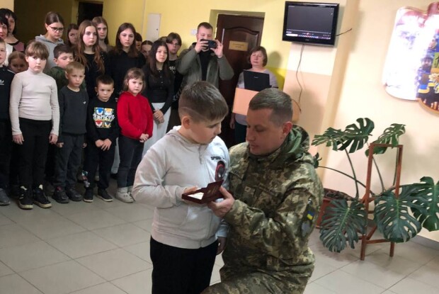 Синові-ліцеїсту загиблого захисника з Волині вручили дежавну нагороду за батькову мужність (Фото)