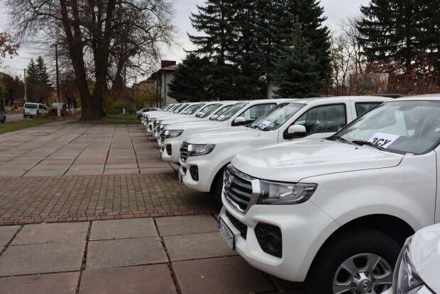 Військові на Волині отримали 15 позашляховиків