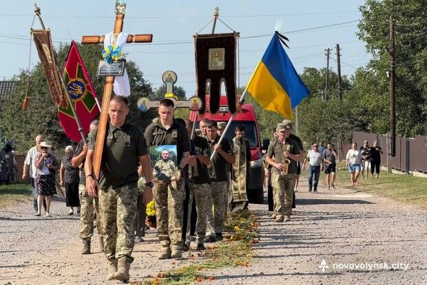 Волинь назавжди попрощалася з загиблим на війні Героєм (Фото)