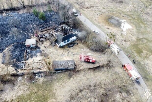 Волинянин підпалив суху траву і ледь не спалив собі хату