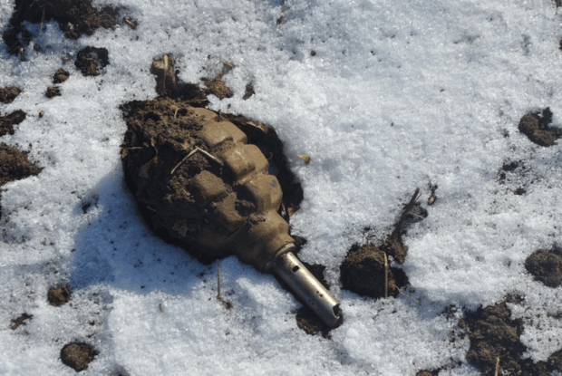 На території школи у Львові знайшли гранату