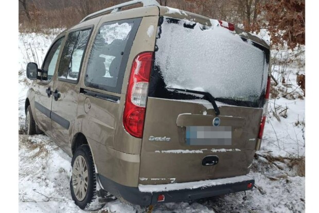 На Волині через негоду автівки злетіли з дороги