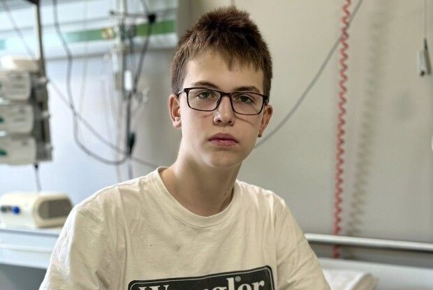Медики «Охматдиту» боролися за легені підлітка, який постраждав від російської атаки