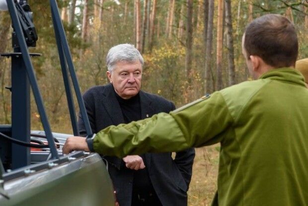Порошенко везе на фронт першу мобільну установку для боротьби з «Орланами» 