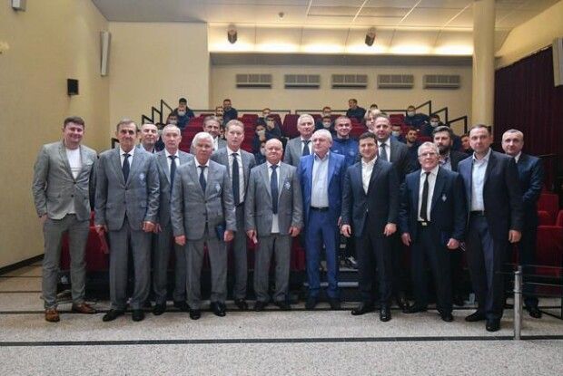 Зеленський нагородив легенд «Динамо» з нагоди 45-річчя завоювання Кубка володарів кубків і Суперкубка УЄФА