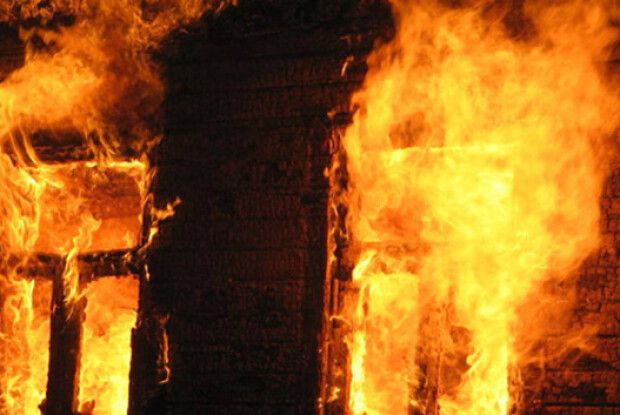 Згоріла хата багатодітної сім’ї. І ледь – не вся вулиця