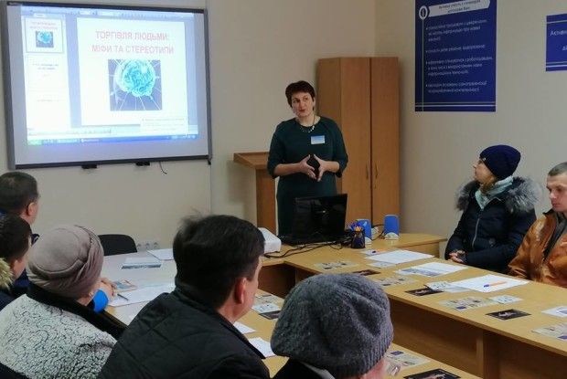 Безробітних застерегли від небезпек нелегальної трудової міграції