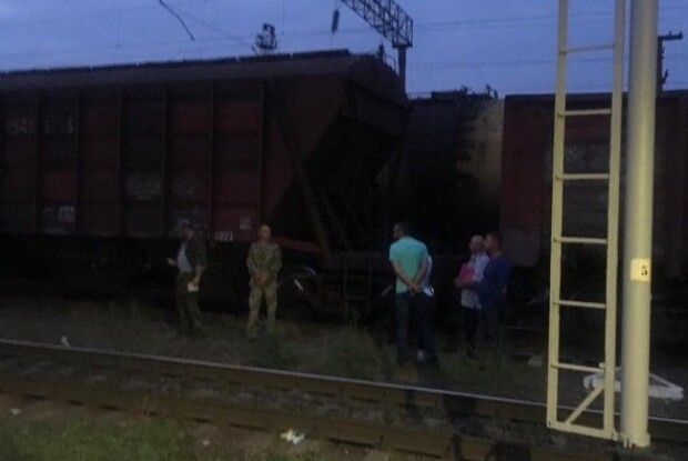 В Одесі внаслідок ураження електричним струмом загинув 14-річний хлопець, який намагався перелізти через металеву цистерну
