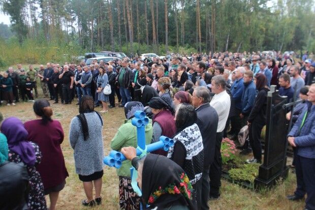 У Маневицькій громаді поховали батька трьох синів, воїна Івана Гайдучика 