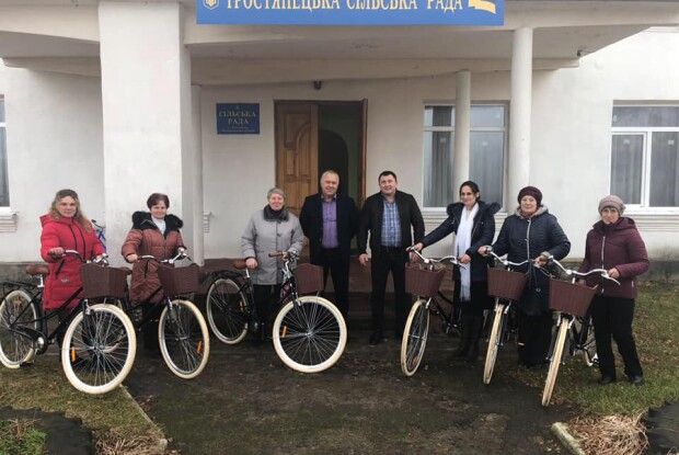 У Тростянці вручили 7 нових велосипедів соціальним робітникам