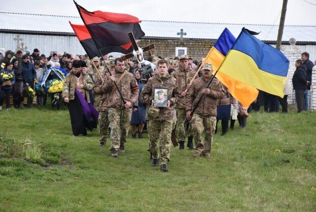 У Городищенській громаді попрощалися із 28-річним Героєм Іваном Герасимюком, у нього залишилась вагітна дружина