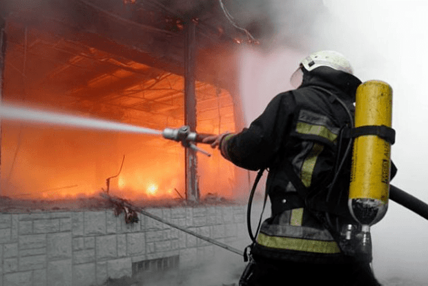 У Луцькому районі горів меблевий цех