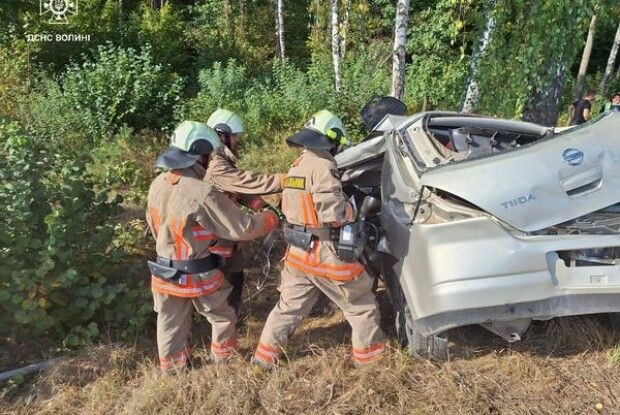 На Волині рятувальники деблокували людей з понівечених автівок
