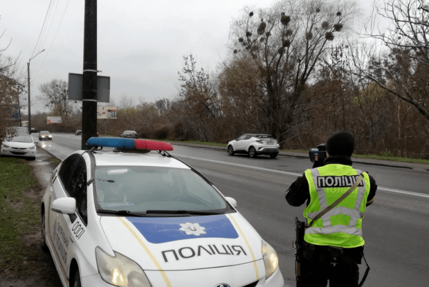 На автодорозі Устилуг – Луцьк – Рівне патрульні зупинили порушника, який віз жінку, в котрої почались перейми