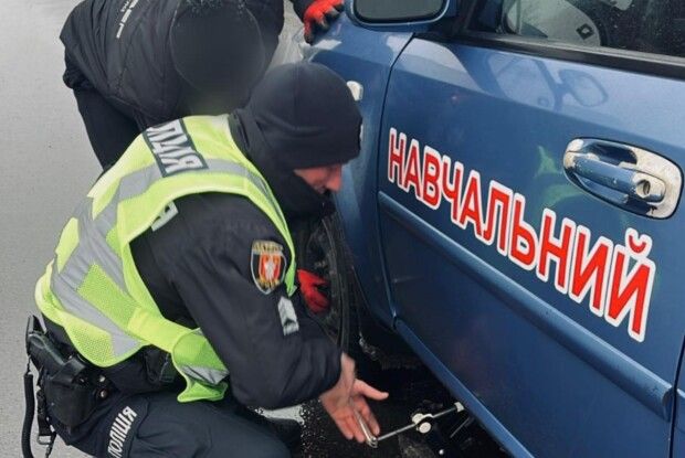 У Луцьку патрульні «реанімували» навчальне авто