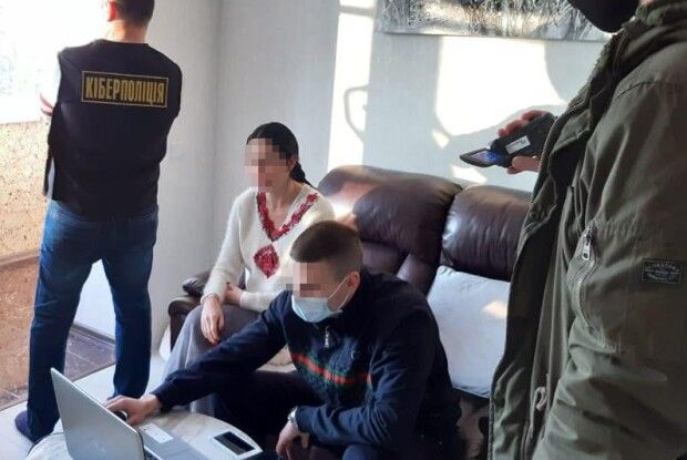 Уродженка Волині розповсюджувала в телеграм-каналі порнографічні відео та фото
