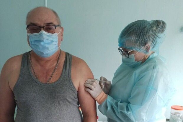 У Турійській громаді від COVID-19 вакцинувалися перших двадцять охочих медиків та освітян (Фото)