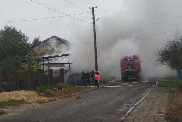 У місті на Волині зранку горів гараж (Фото)