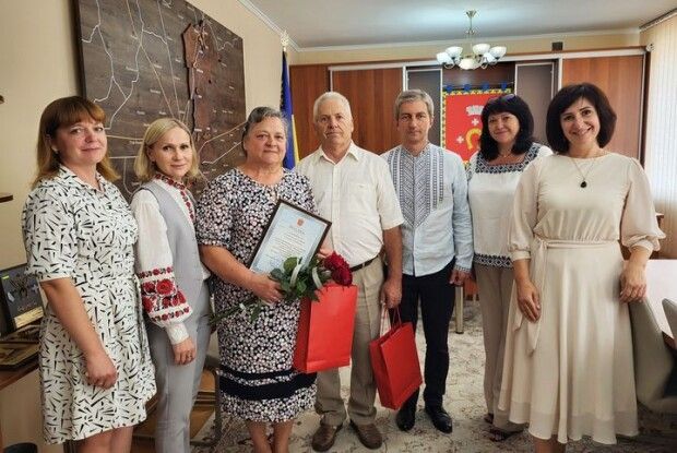 Волинському подружжю, яке виховало шестеро власних та шестеро прийомних дітей, вручили відзнаку