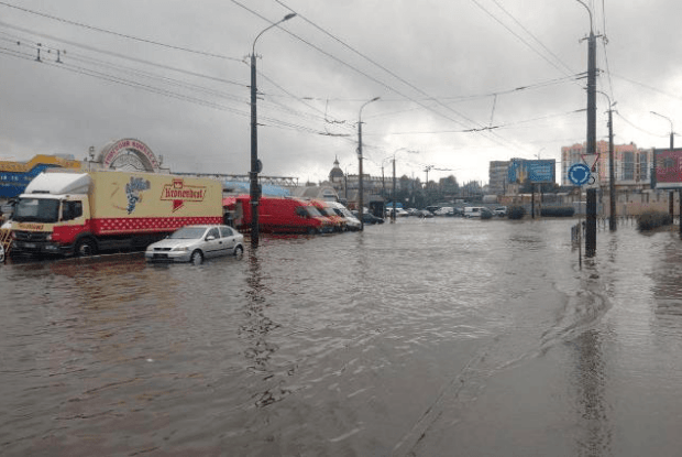 Скучили за луцькою Венецією? Луцьк, як завше, затопило (Фото, Відео)