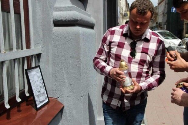 У Львові біля управління поліції запалили лампадки в пам’ять про вбитого хлопчика