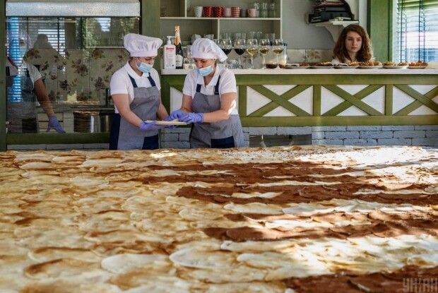 В Ужгороді спекли найбільший млинець України