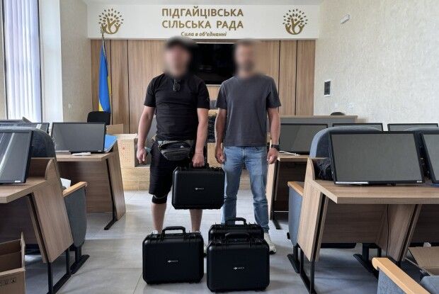 Громада на Волині передала партію квадрокоптерів воїнам-землякам