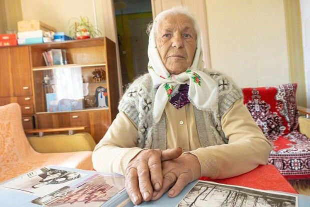За 65 років у селі Василівна стала справді народною дохторкою