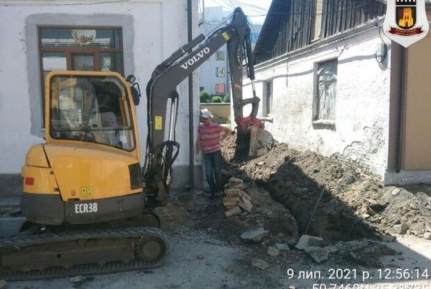 Луцькі муніципали зловили городян на самовільних земляних роботах