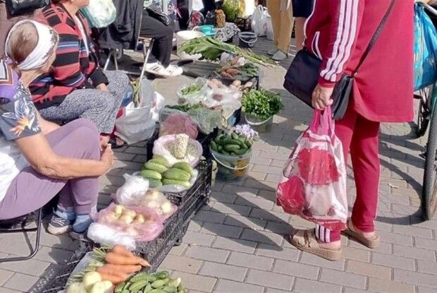 У місті на Волині стихійна торгівля «з'їдає» доходи офіційних продавців