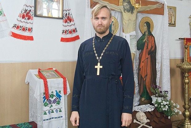 Настоятель храму села Черськ — ​ще й учитель іноземної мови