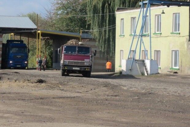 Показали, як працює бурякопункт Гнідавського цукрового заводу (Фото)