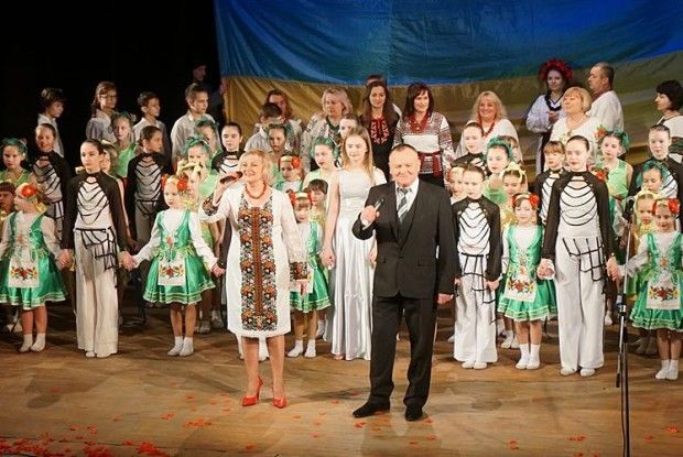 «Єднаймося», українці! Луцькі артисти закликали зі сцени до спільності в молитві, праці й творчості (ФОТО, ВІДЕО)