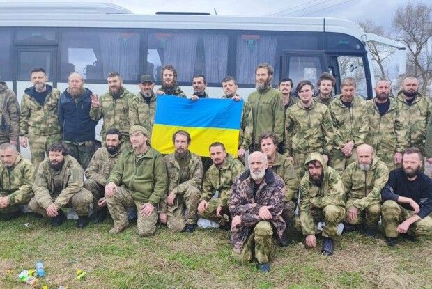 Наші хлопці повертаються: Україна повернула з рф 130 полонених