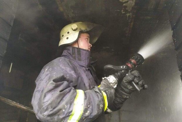 Через замикання електромережі на Горохівщині згоріла хата