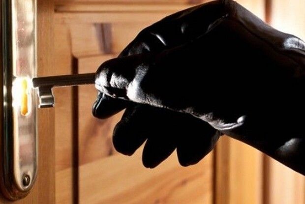 На Волині злодій не знайшов гроші, то забрав солодощі