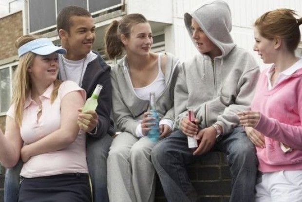 Підлітки, які курять та п'ють, ризикують заробити ранній інфаркт чи інсульт