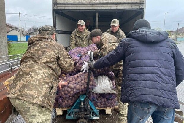 Волинські тероборонівці розвезли їжу мешканцям Донеччини