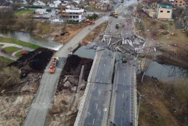 За час війни російські загарбники зруйнували 24 тисячі кілометрів доріг та 300 мостів - Укравтодор