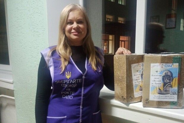 Як головний спеціаліст Міграційної служби Волині готує для бійців легендарне «космічне сало»