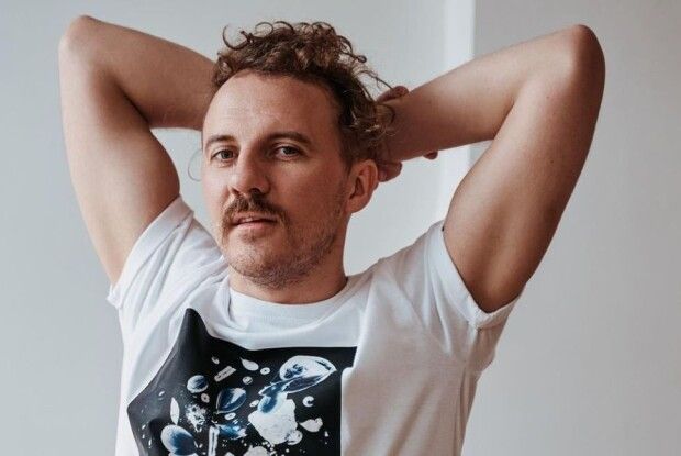 Клопотенко заінтригував весільним фото на сходах РАГСу