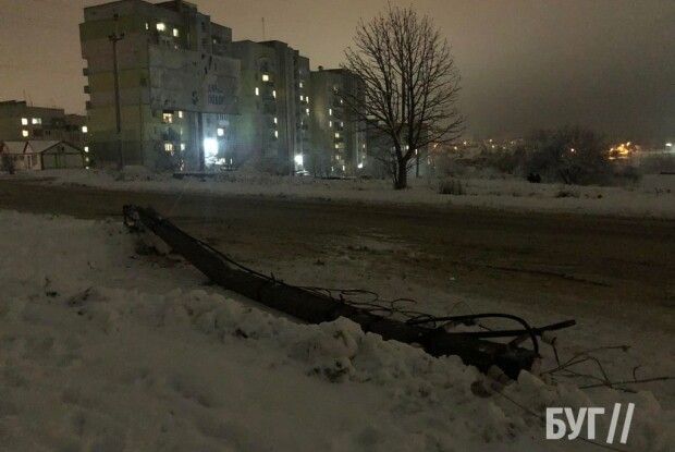 У місті на Волині автомобіль збив електроопору