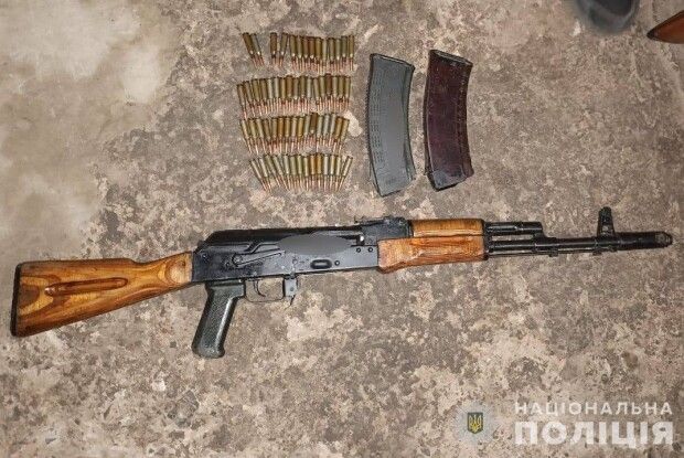 В оселі у волинянина знайшли арсенал зброї та наркотики