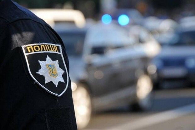 На Київщині озброєний рогаткою чоловік відгамселив і покусав поліцейських